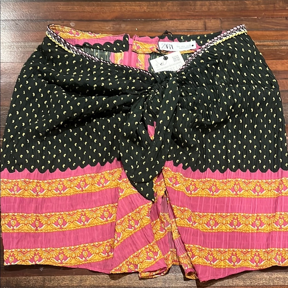 Zara Black and Pink Patterned Skirt